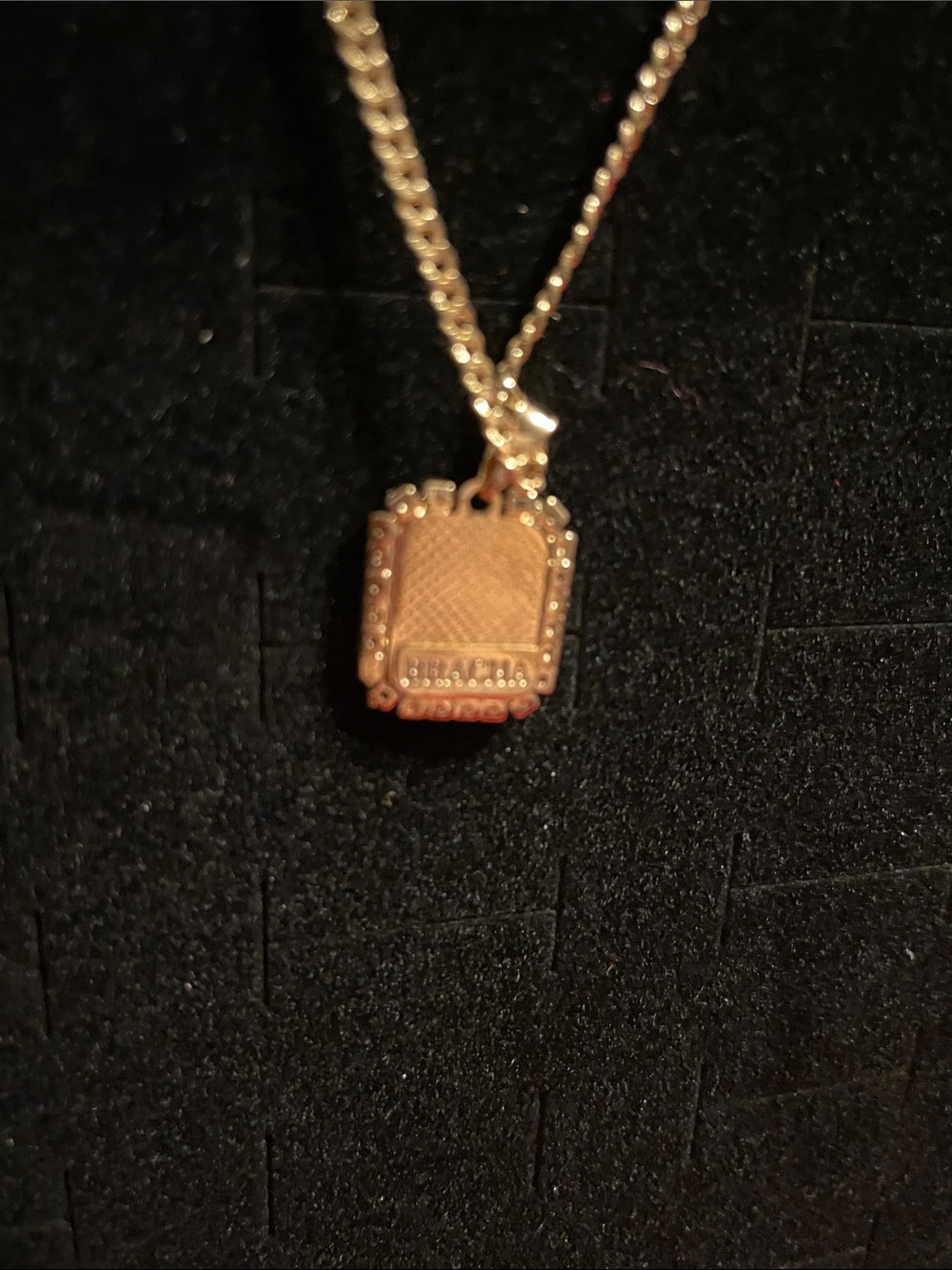 Gold Initial 'R' Pendant Necklace - Elegant Women's Jewelry - Picture 3 of 5